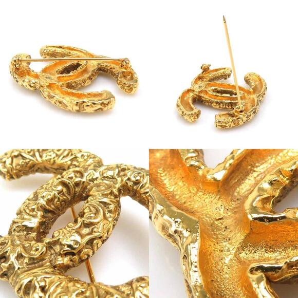 CHANEL Gold Logo Brooch - Picture 4 of 5